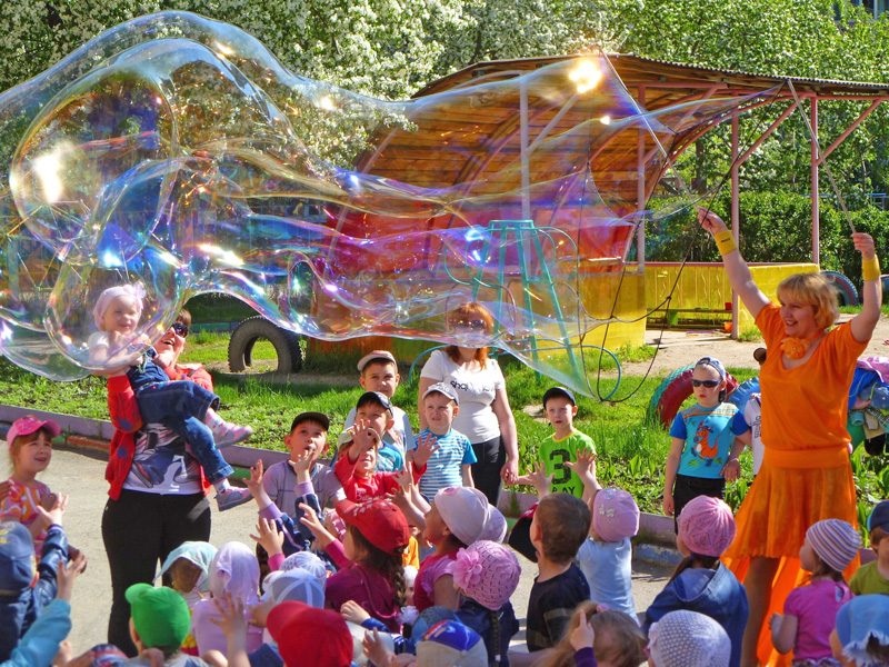 Шоу мыльных пузырей на детский день рождения в садик